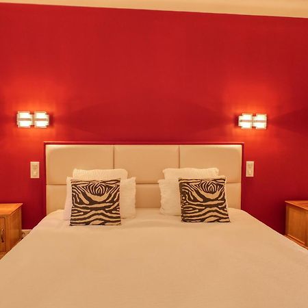Le Hameau Fleur De Pierres , Chambre , Gite Et Table D'Hotes Murs  المظهر الخارجي الصورة