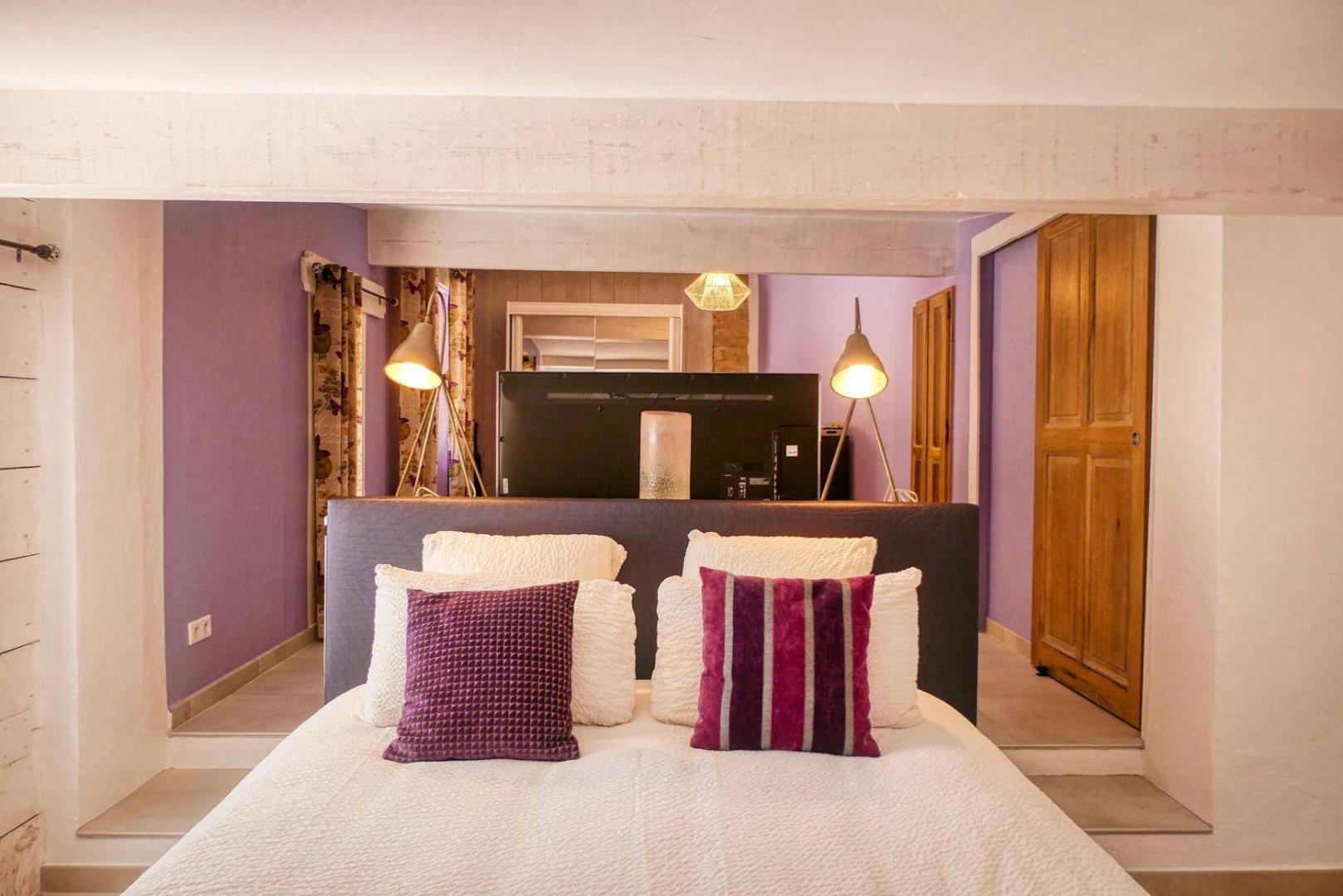 Le Hameau Fleur De Pierres , Chambre , Gite Et Table D'Hotes Murs  المظهر الخارجي الصورة