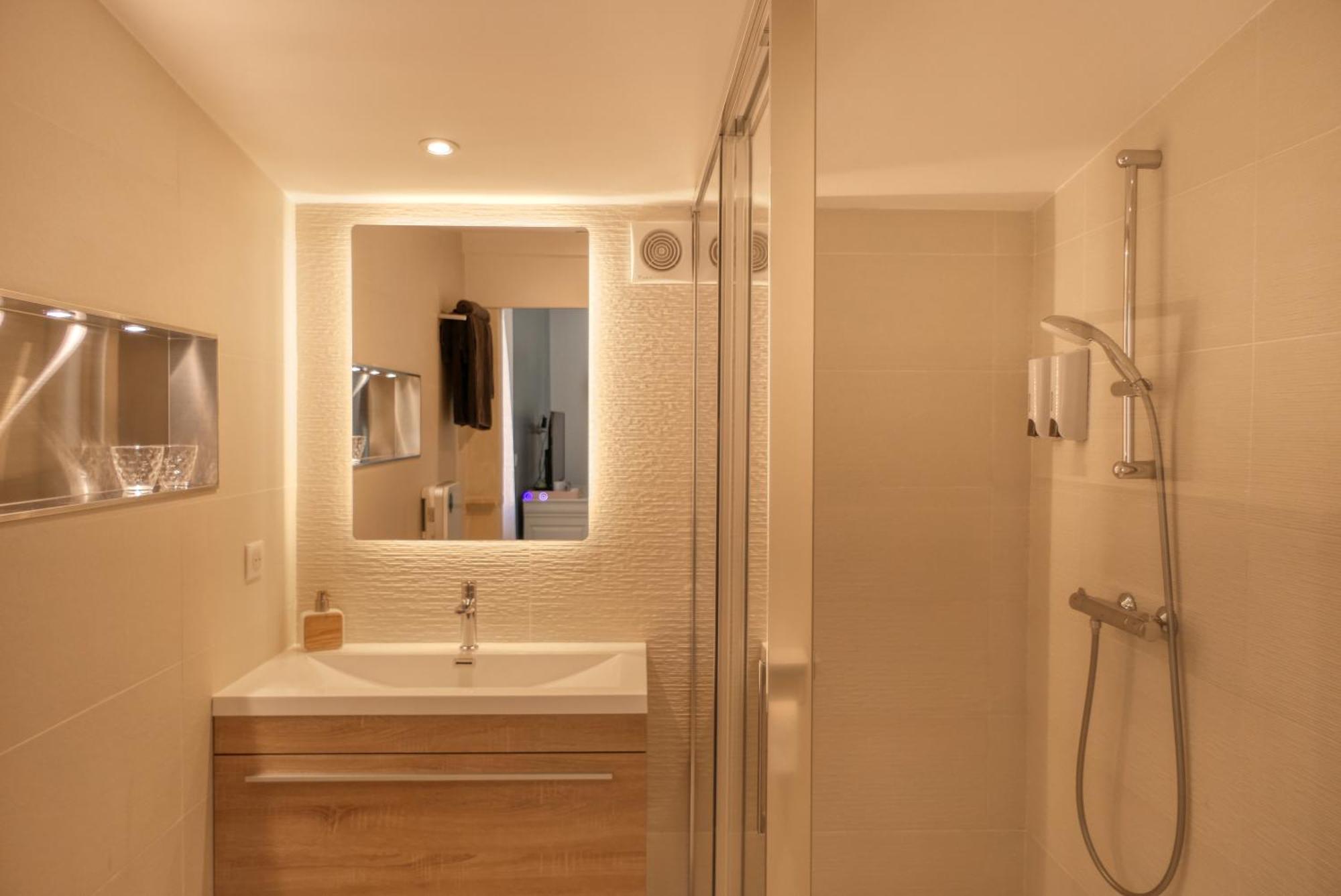 Le Hameau Fleur De Pierres , Chambre , Gite Et Table D'Hotes Murs  المظهر الخارجي الصورة