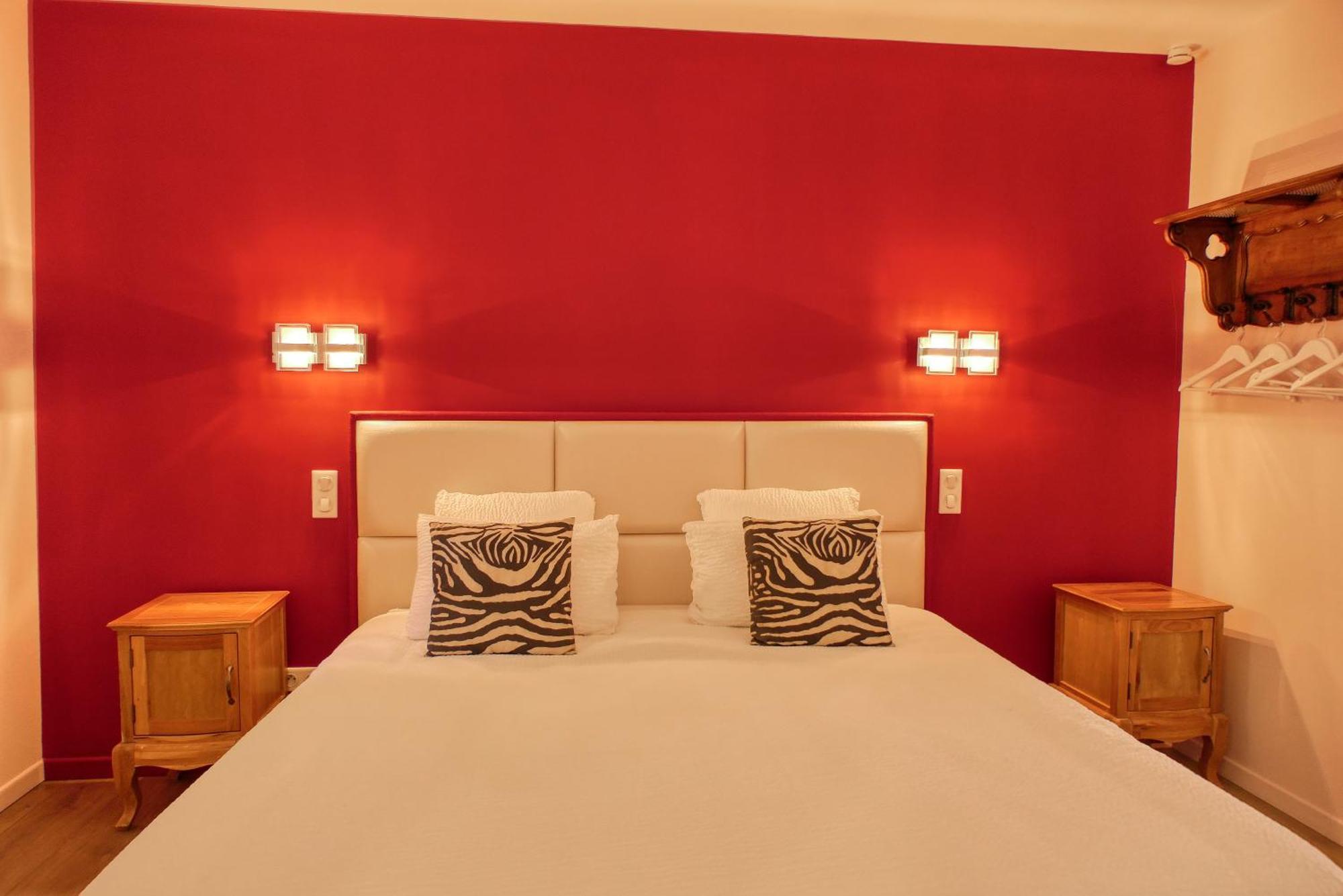 Le Hameau Fleur De Pierres , Chambre , Gite Et Table D'Hotes Murs  المظهر الخارجي الصورة