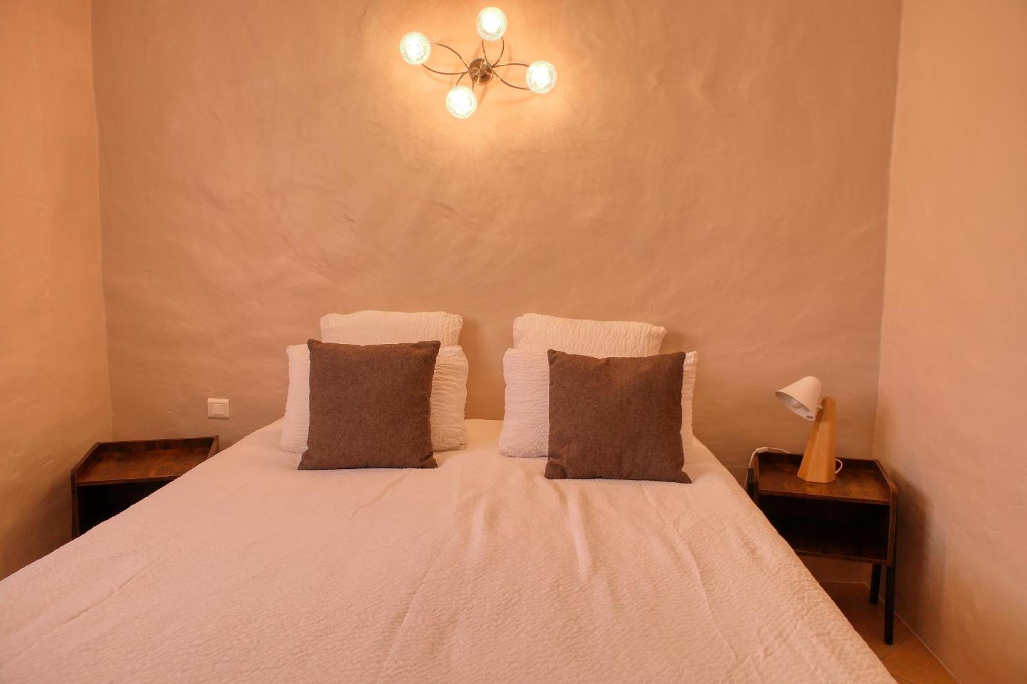 Le Hameau Fleur De Pierres , Chambre , Gite Et Table D'Hotes Murs  المظهر الخارجي الصورة