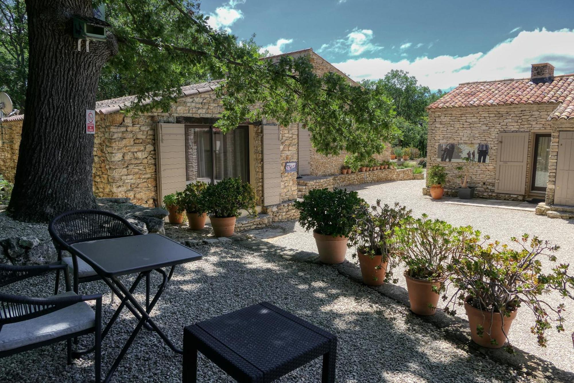 Le Hameau Fleur De Pierres , Chambre , Gite Et Table D'Hotes Murs  المظهر الخارجي الصورة