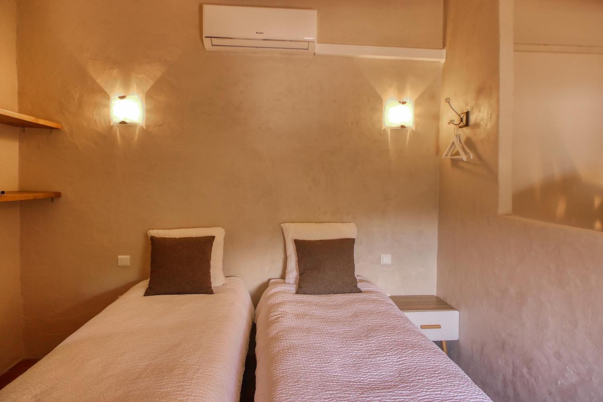 Le Hameau Fleur De Pierres , Chambre , Gite Et Table D'Hotes Murs  المظهر الخارجي الصورة