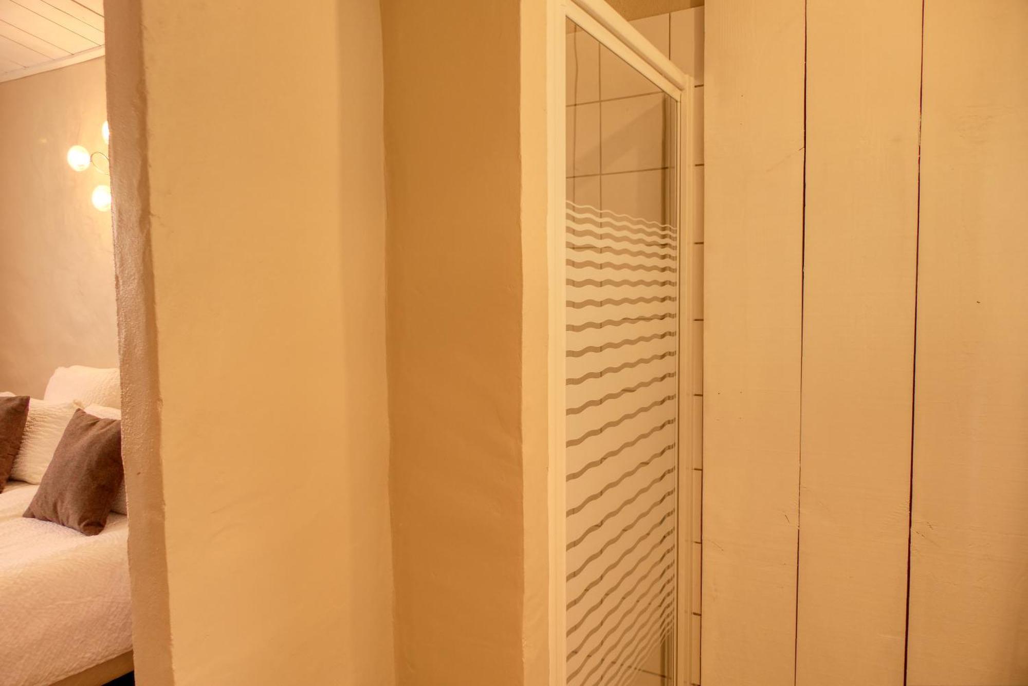 Le Hameau Fleur De Pierres , Chambre , Gite Et Table D'Hotes Murs  المظهر الخارجي الصورة