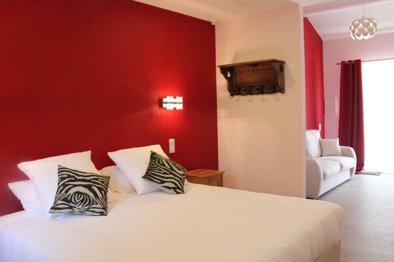 Le Hameau Fleur De Pierres , Chambre , Gite Et Table D'Hotes Murs  المظهر الخارجي الصورة