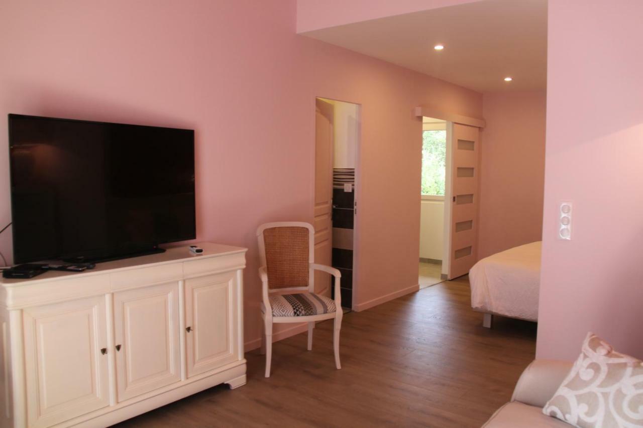 Le Hameau Fleur De Pierres , Chambre , Gite Et Table D'Hotes Murs  المظهر الخارجي الصورة