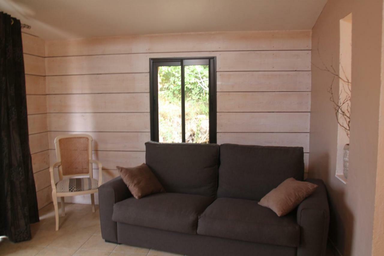 Le Hameau Fleur De Pierres , Chambre , Gite Et Table D'Hotes Murs  المظهر الخارجي الصورة