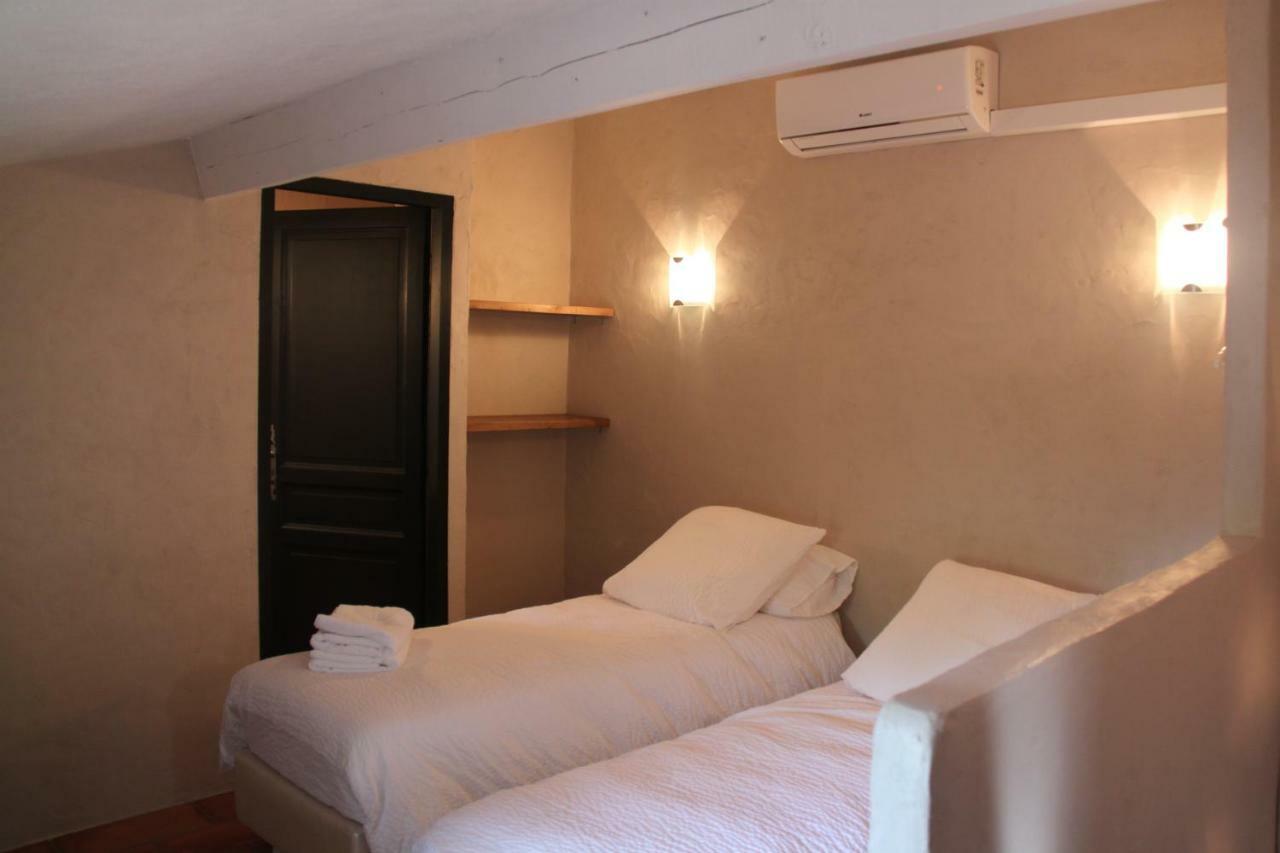 Le Hameau Fleur De Pierres , Chambre , Gite Et Table D'Hotes Murs  المظهر الخارجي الصورة
